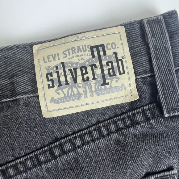 Levi’s | Silvertab Retro 90s High Waist Mom Jean Shorts Black | 31 - Picture 12 of 16
